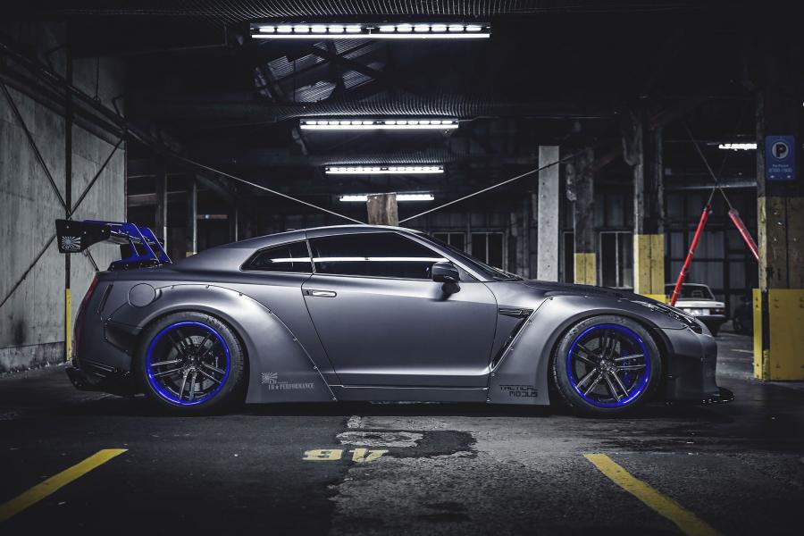  Nissan GT-R by Liberty Walk 2013 года  (фото 15 из 41)